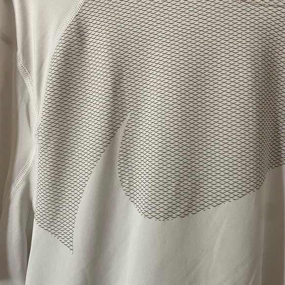 Nike pro shirt - Picture 4 of 6